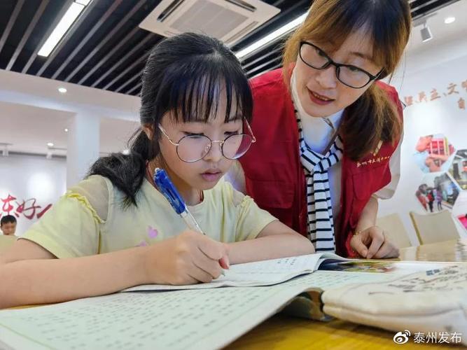學(xué)生提供看護(hù)服務(wù)有效緩解暑期"看護(hù)難"問(wèn)題讓孩子們擁有一個(gè)多彩的暑